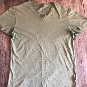 Men’s J Crew V-neck T-shirt. Sz. M. Olive green.